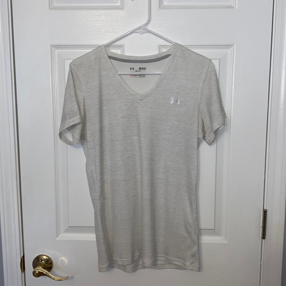 Woman’s Under Armor V-neck t-shirt (M)